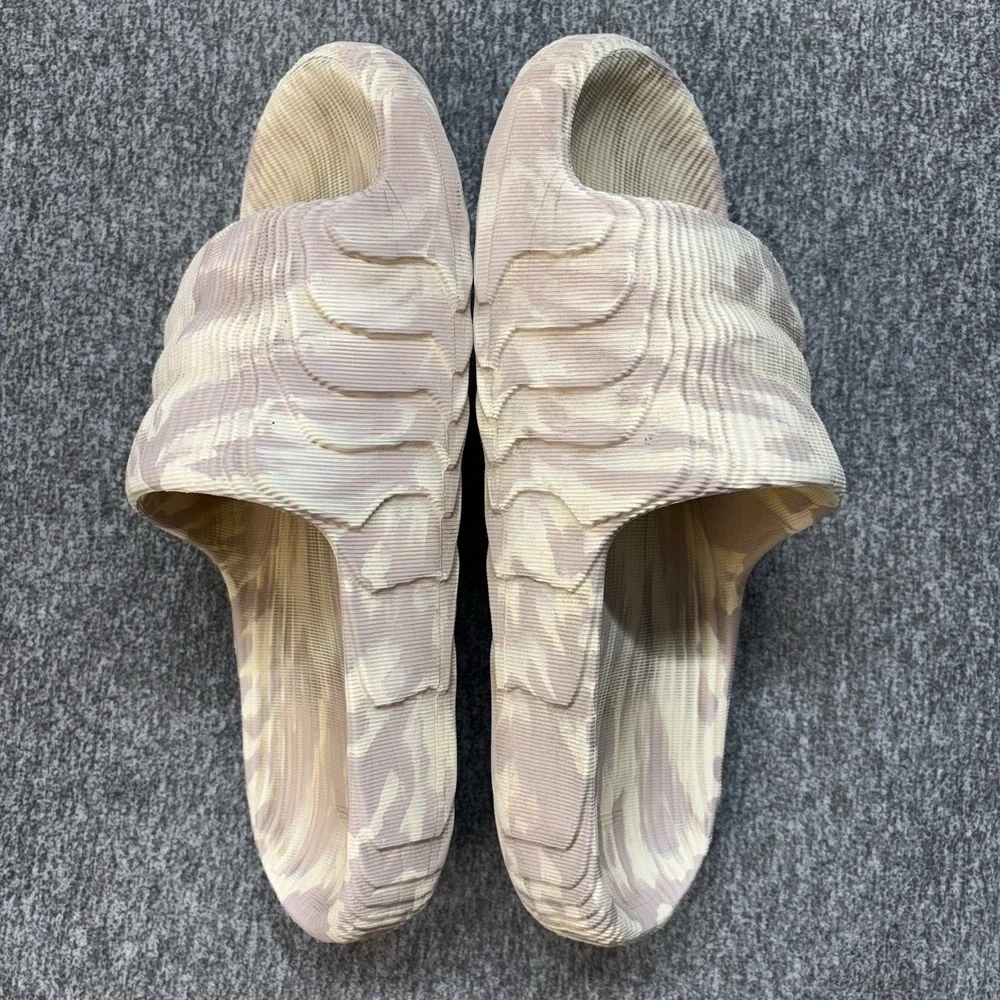 adidas Adilette Men's Beige Slide Sandals US 10 Synthetic Lightweight Slip-On